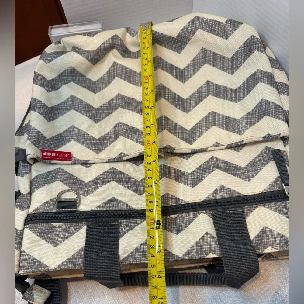 Skip Hop Duo Carry All Gray/Cream Chevron Diaper Bag - No changing pad